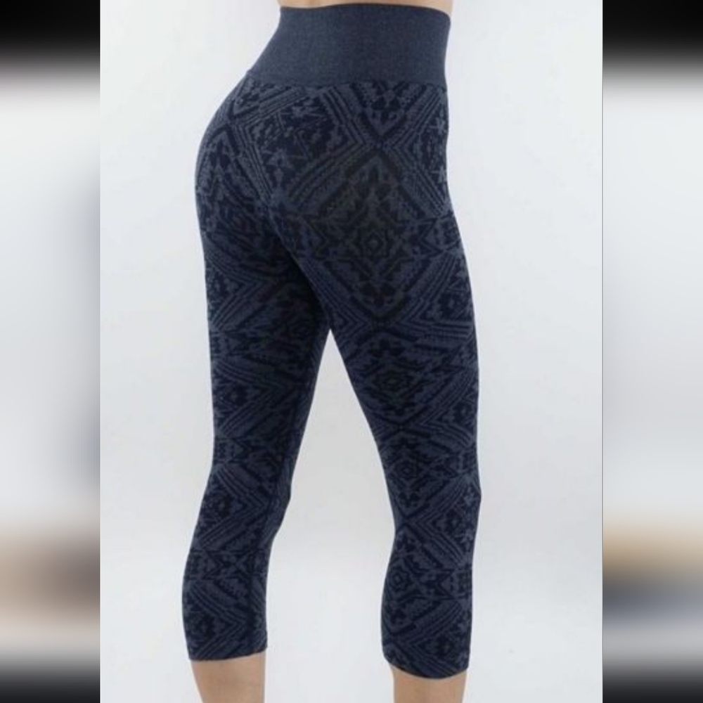 Shoactive Women's Active Aztec Print Capri Legging